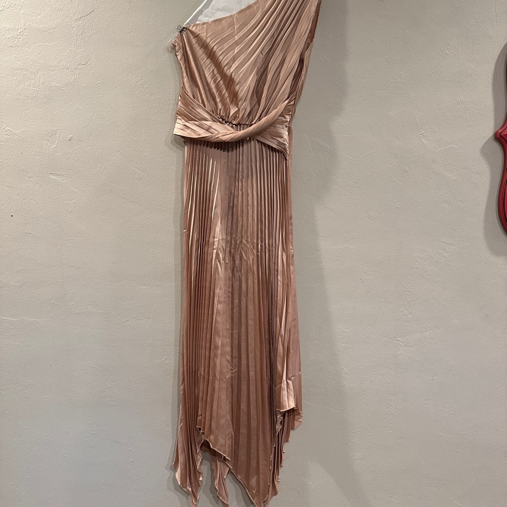 Elegant One-Shoulder Pleated Dress